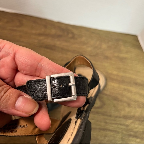 BOC Black Leather Ankle Strap Thong Sandals With Flowers Size 8 - Picture 11 of 12